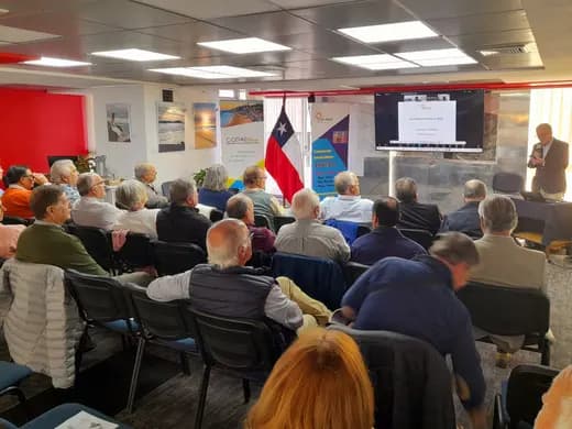 Asamblea de socias y socios de la corporación.